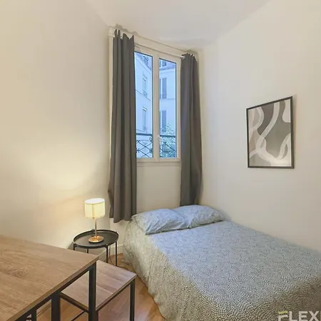 Design - Between Montmartre & Opera Garnier * פריז