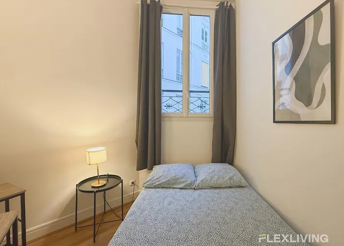 Design - Between Montmartre & Opera Garnier Paříž