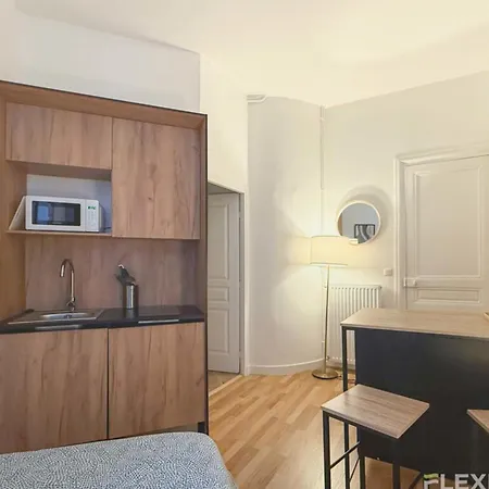 Апартаменты Design - Between Montmartre & Opera Garnier Париж