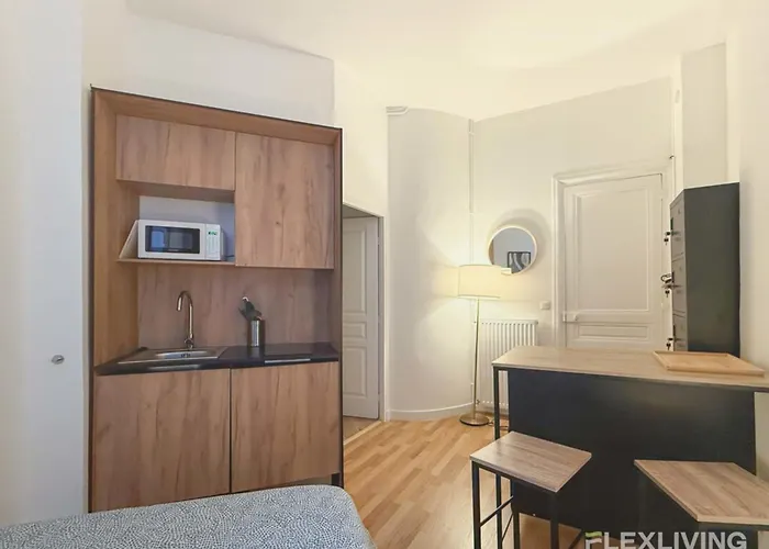 Апартаменты Design - Between Montmartre & Opera Garnier Париж